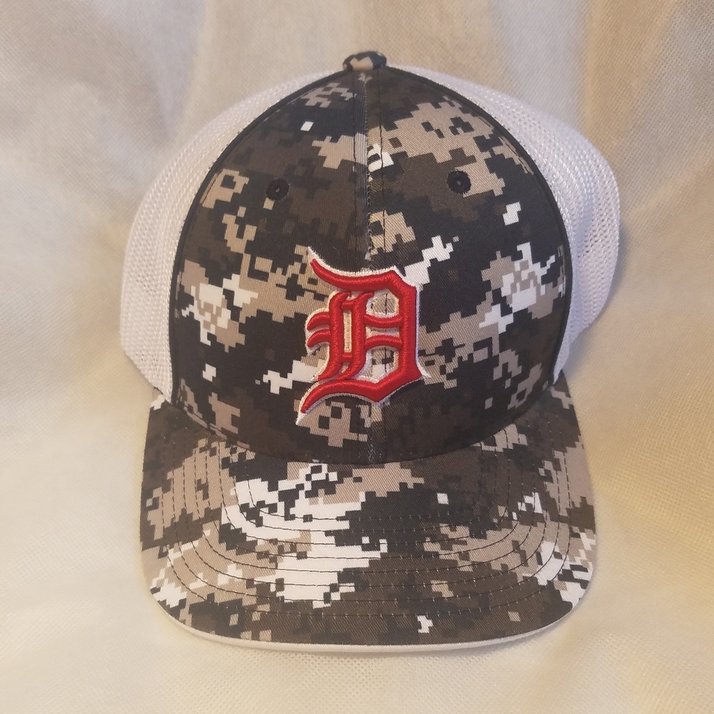 Detroit Tigers "D" camo mesh hat